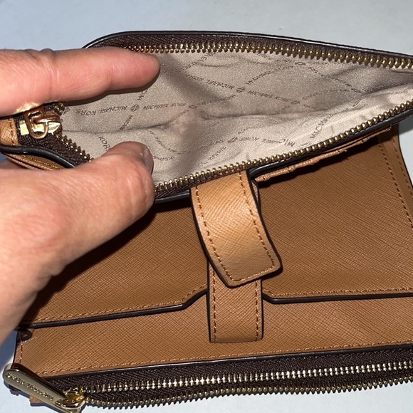 Michael Kors signature logo Jetset double zipper wristlet - Picture 5 of 9